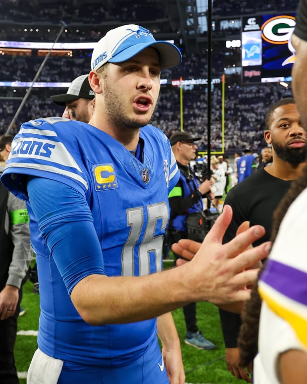 Anthony Edwards screams in pain after ankle injury - Sports Illustrated ...