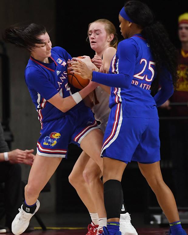 Final Run Pushes Kansas Jayhawks Past Kansas State Wildcats 63 51 Blue Wings Rising