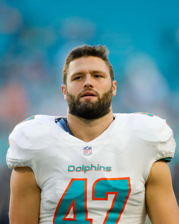 Linebacker Vince Biegel with the Miami Dolphins (Credit: Sam Navarro-USA TODAY Sports)