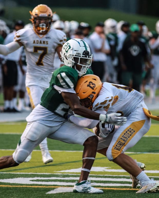 West Bloomfield High School cornerback Jamir Benjamin tackling a wide receiver (Credit: Rodney Coleman-Robinson via Imagn Content Services, LLC)