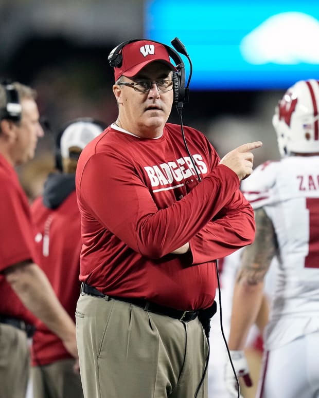 Wisconsin head coach Paul Chryst speaking with a referee versus Ohio State.