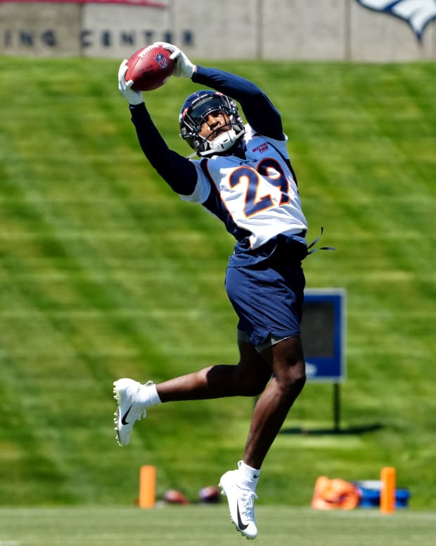 Rookie cornerback Faion Hicks catching a ball in rookie mini-camp (Credit: Ron Chenoy-USA TODAY Sports)