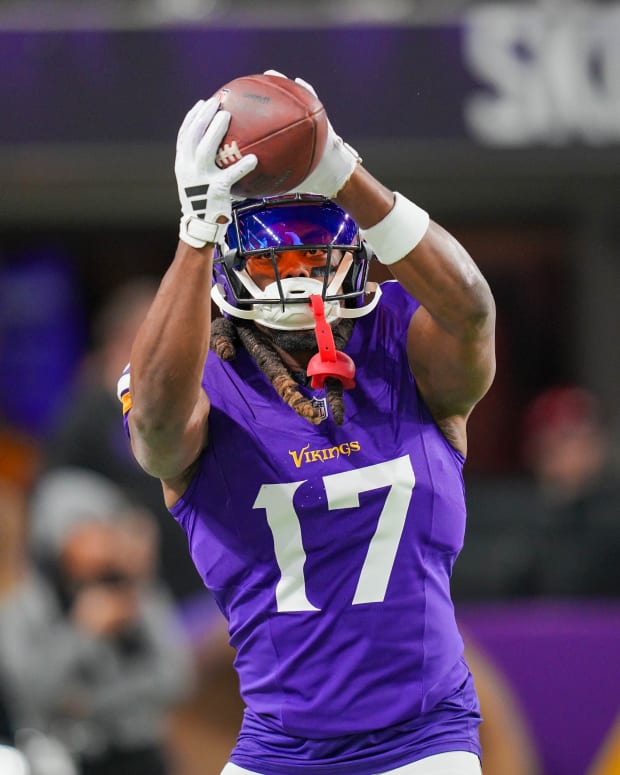Minnesota Vikings wide receiver K.J. Osborn (17) warms up before the game against the Green Bay Packers at U.S. Bank Stadium in Minneapolis on Dec. 31, 2023.