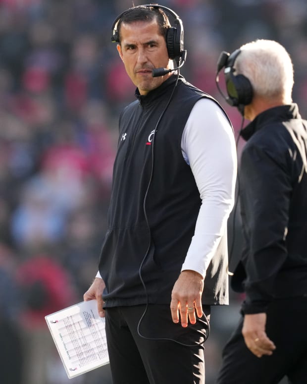 Luke Fickell looking at assistant coach Kerry Coombs on the sidelines while at Cincinnati.