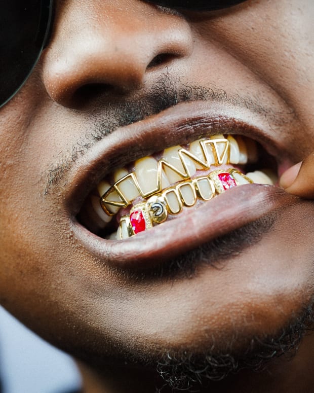 As part of the 2022-23 schedule announcement, the Atlanta Hawks collaborated with Grillz by Scotty, a local Atlanta business that creates custom grillz for its celebrity clients from music and Hollywood, to launch its 2022-23 schedule delivered by Papa Johns.