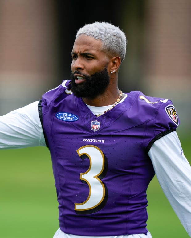 Odell Beckham Jr. Wears Deion Sanders Shirt & Randy Moss' Cleats Sports Illustrated FanNation