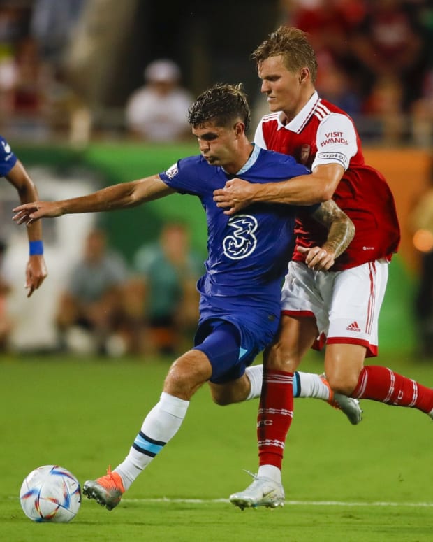 Christian Pulisic plays for Chelsea against Arsenal