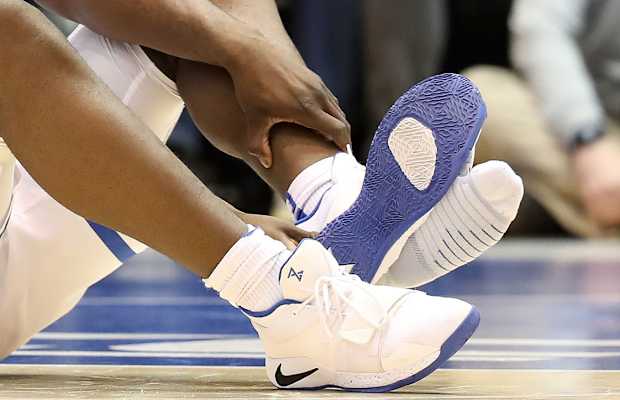 nike white fuzzy jacket