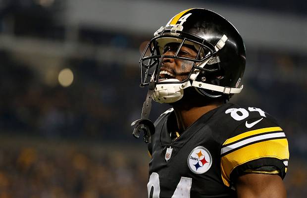 Antonio Brown's Trade Offer for His Prized Helmet Is Absurdly Low Antonio Brown's Trade Offer for His Prized Helmet Is Absurdly Low
