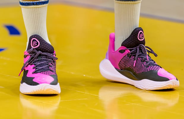 steph curry pink shoes