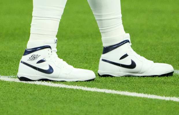 dak prescott jordan cleats