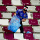 fans japonés limpia en Qatar