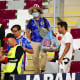 fans japoneses limpian en Qatar
