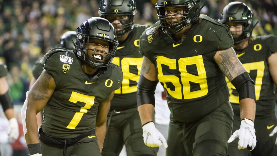Four Oregon Players Named to PFF Team of the Week