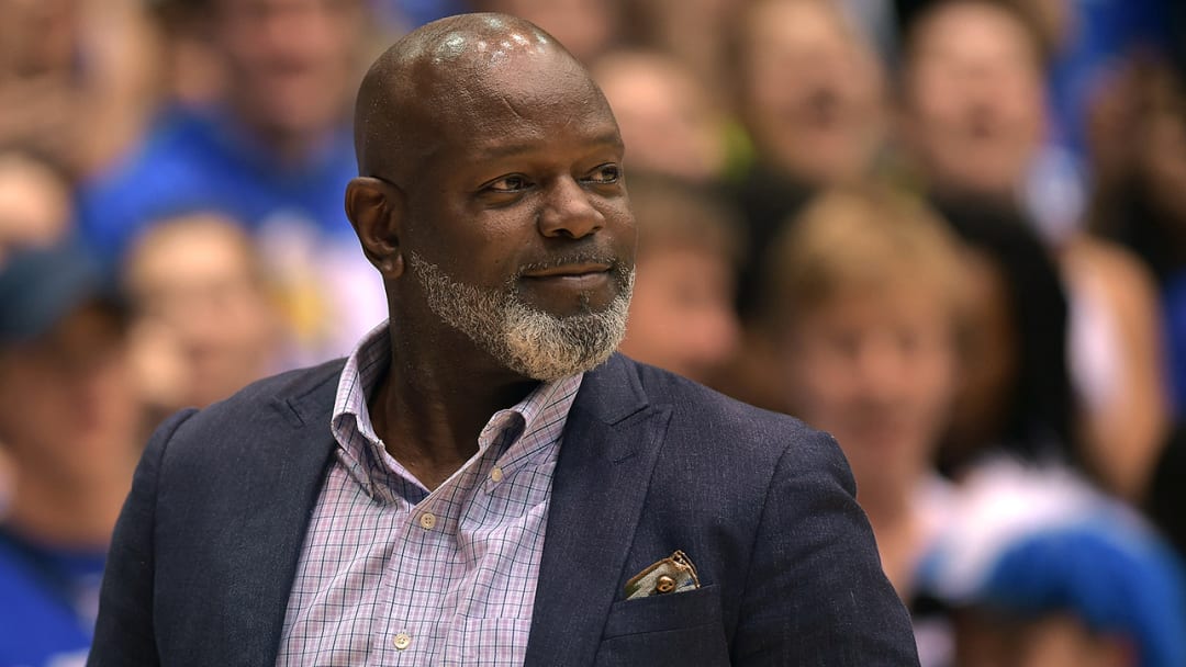 Emmitt Smith fights fraudulent sports memorabilia with LEGIT app