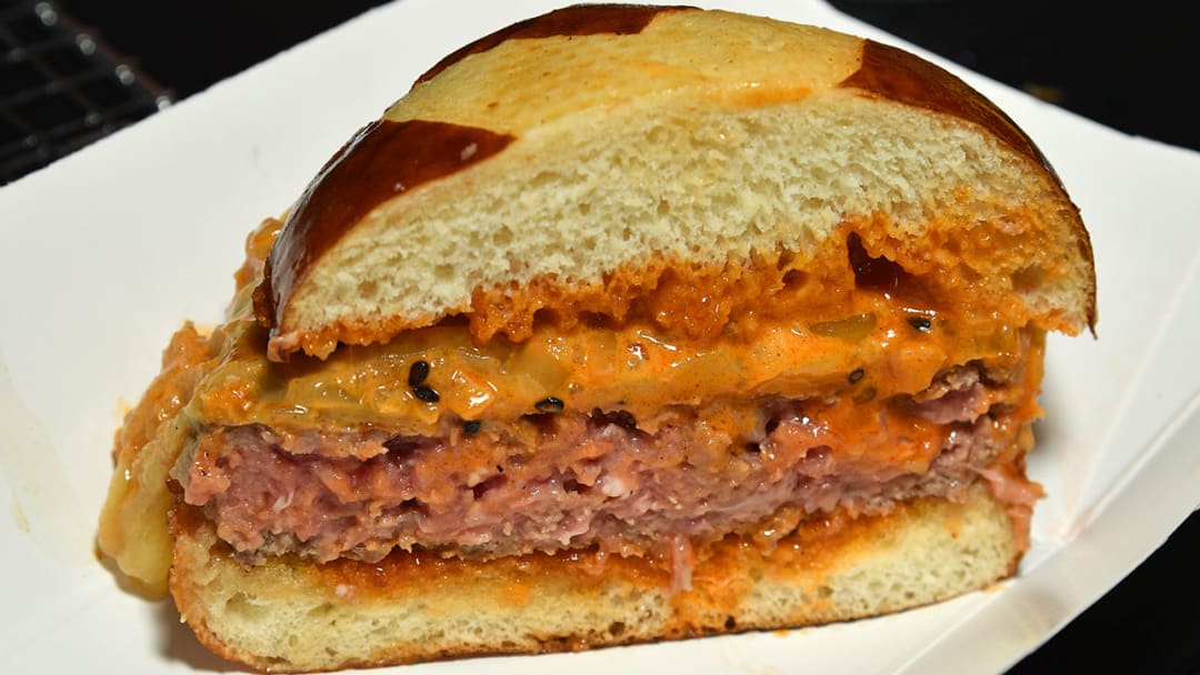 Trying to spice up your tailgate meals? NYC's top chefs weigh in on what makes the perfect burger