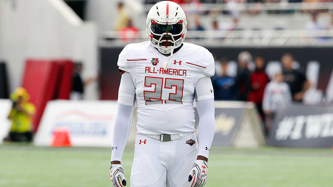 Four-star LB Jeffrey McCulloch opts to stay in state, commits to Texas