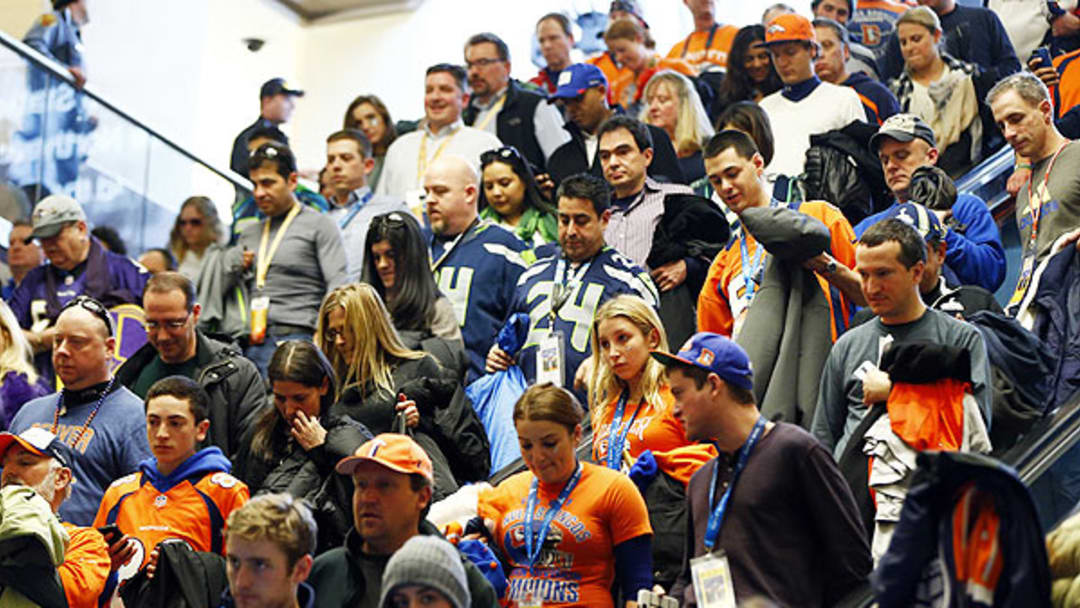 Transit issues plague fans before and after Super Bowl XLVIII