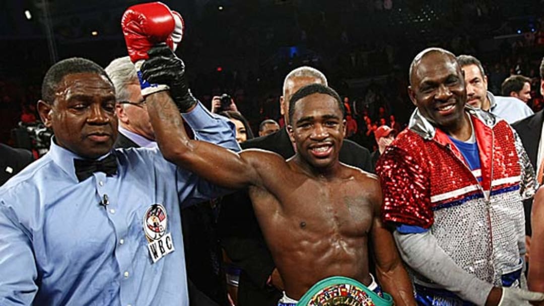 Broner Beats Rees With 5th-Round TKO