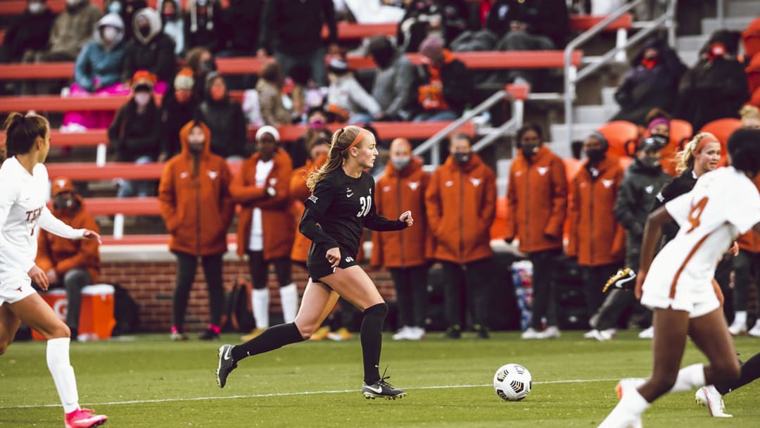 Cowgirls Back in the Win Column with 2-0 Decision over Texas