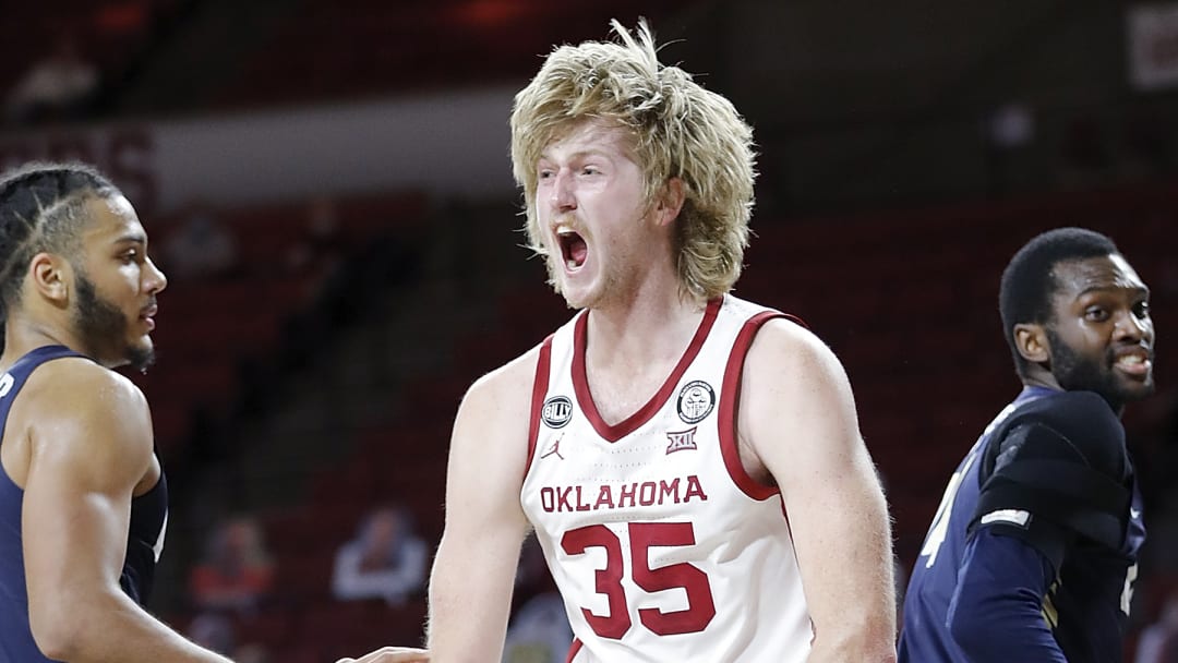 Reaves, Manek catalyze offensive attack as Sooners bury Oral Roberts