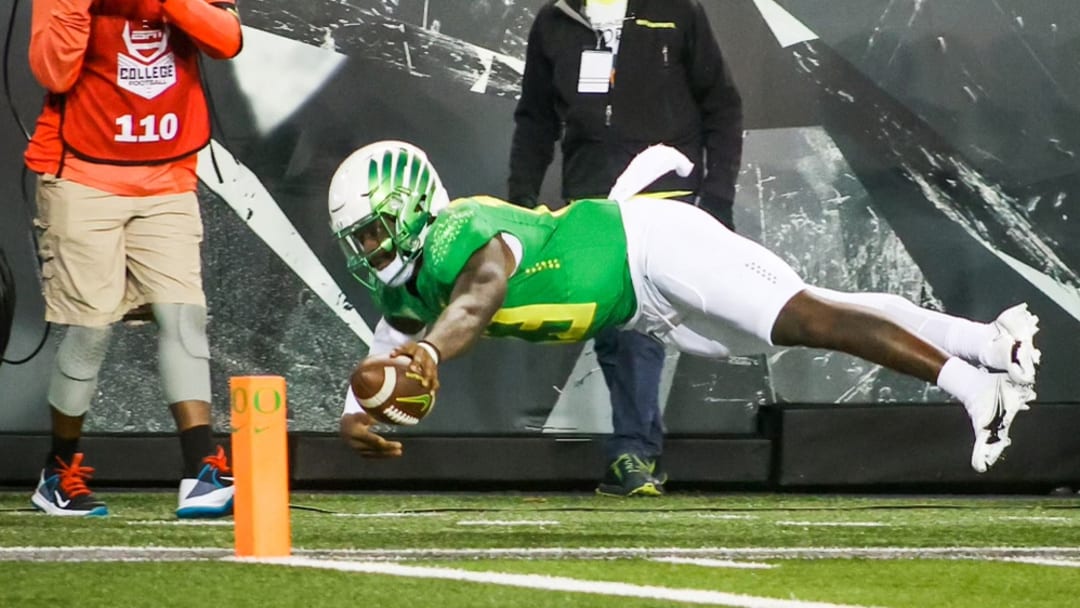 No. 3 Oregon Runs Away From Washington State in 38-24 Win