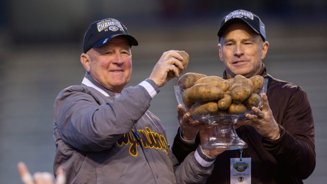 Wyoming Football Releases Bizarre Statement Regarding 2022 QB Situation