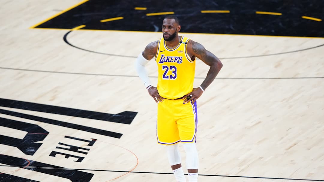 Lakers Steamrolled by Suns, on Brink of Elimination