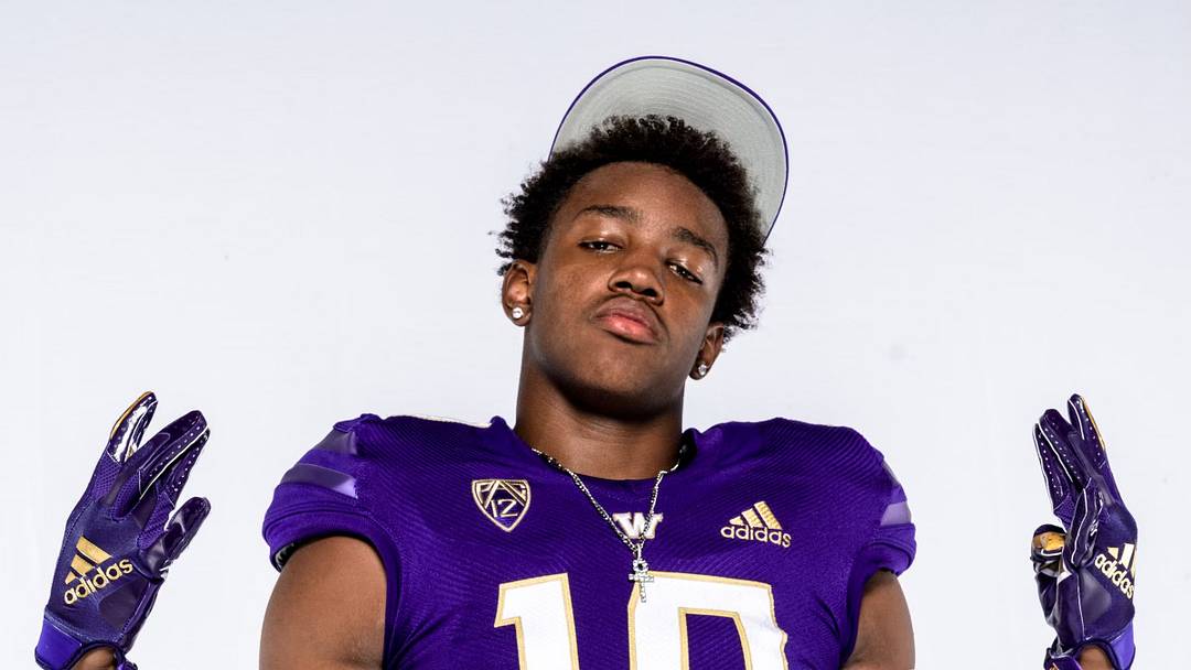 A Moment with Lance Holtzclaw, the UW Recruit Who Calls Himself 'Showtime' A Moment with Lance Holtzclaw, the UW Recruit Who Calls Himself 'Showtime'