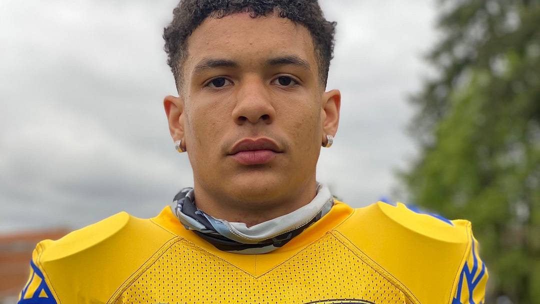 Scoutlook: Husky Commit Boston Catches Well in a Crowd Scoutlook: Husky Commit Boston Catches Well in a Crowd