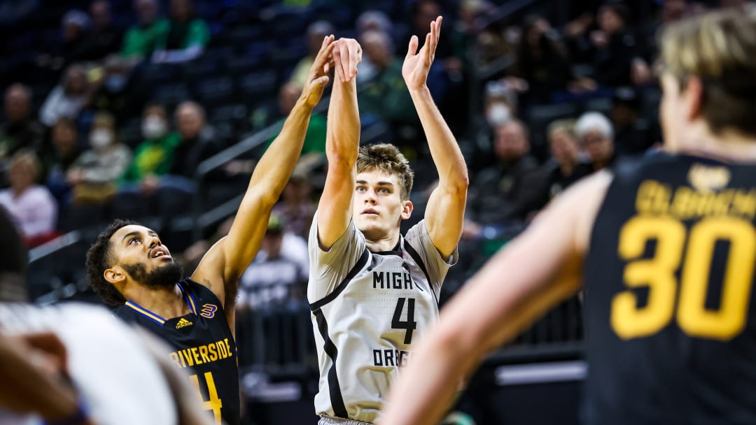 Four Ducks Score in Double Figures as Oregon Defeats UC Riverside 71-65