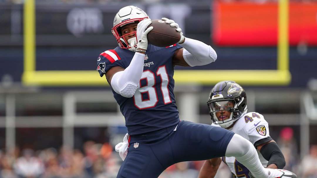 Official: Falcons Acquire TE Jonnu Smith in Trade with Patriots