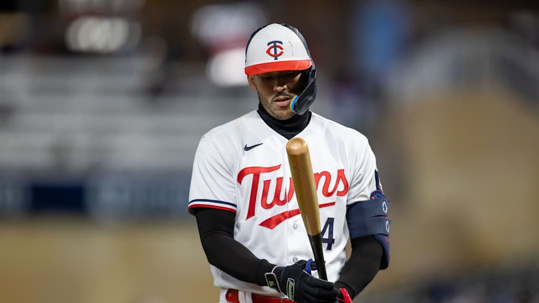 WATCH: White Sox' Andrew Benintendi Robs Twins' Carlos Correa of Home Run