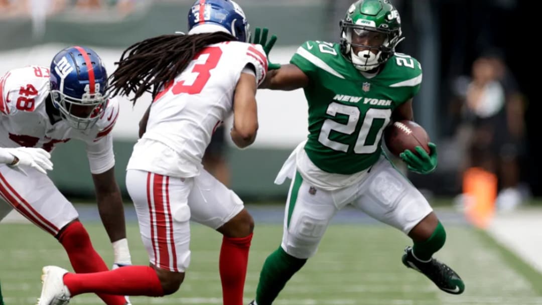 WATCH: Jets' Breece Hall Denies Whining Autograph Seeker With Help From Giants Legend