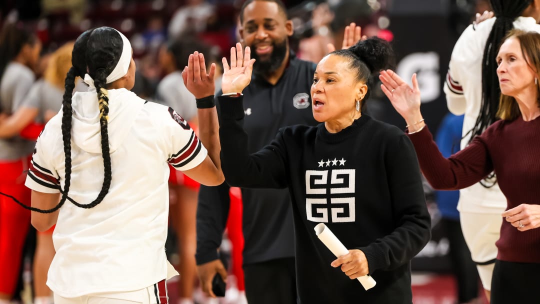 FINAL: South Carolina Defeats Tennessee 76-68 To Clinch Undefeated Regular Season