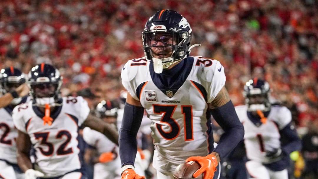 Chris Harris Jr. Believes Broncos 'Could Have Worked Things Out' With Justin Simmons