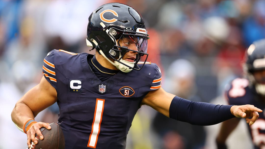 Longtime NFL QB Says Bears Would Be Wise to Commit to Justin Fields