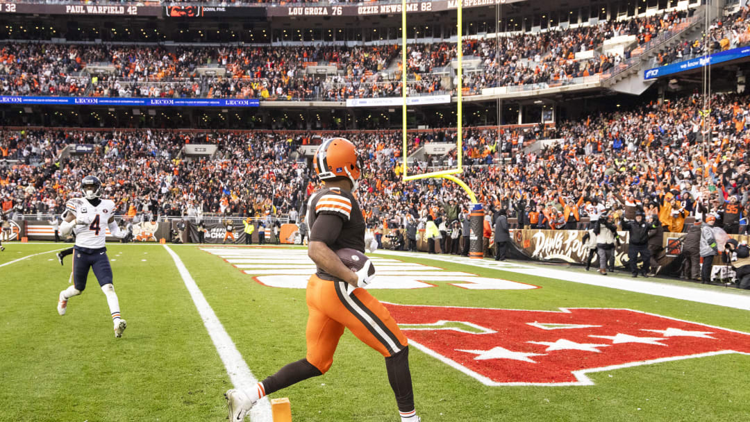 WATCH: Amari Cooper's Huge First Half Anchors Browns Lead Over Houston WATCH: Amari Cooper's Huge First Half Anchors Browns Lead Over Houston