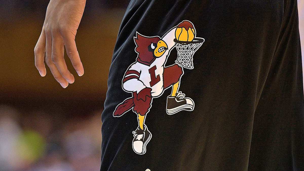 Louisville basketball court bringing back Dunking Cardinal - Sports  Illustrated, image size:1200x675