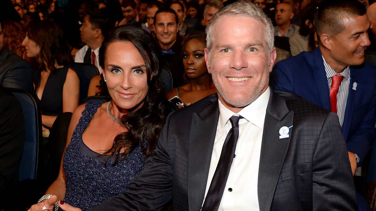Brett Favre: Wife Deanna to present QB for Hall of Fame ...
