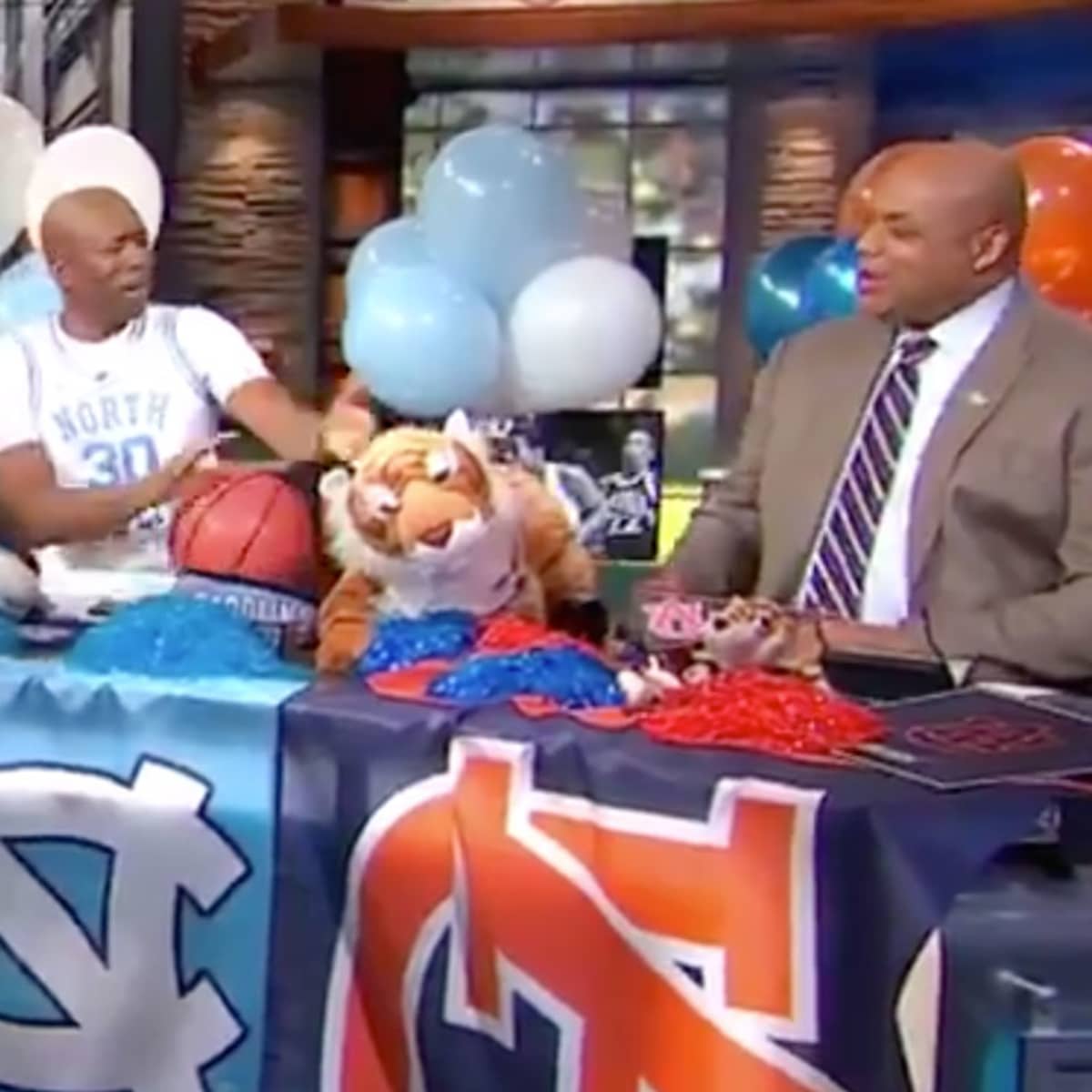 Charles Barkley BLEEDS Auburn🤣, image size:1200x1200