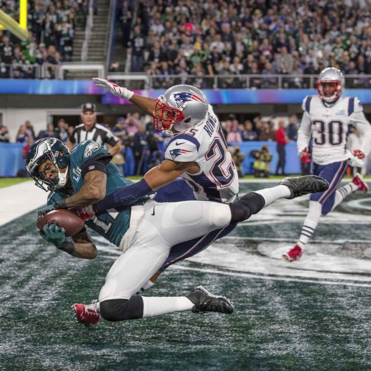 How Alshon Jeffery Played Through Torn Rotator Cuff - Sports Illustrated, image size:1200x1200