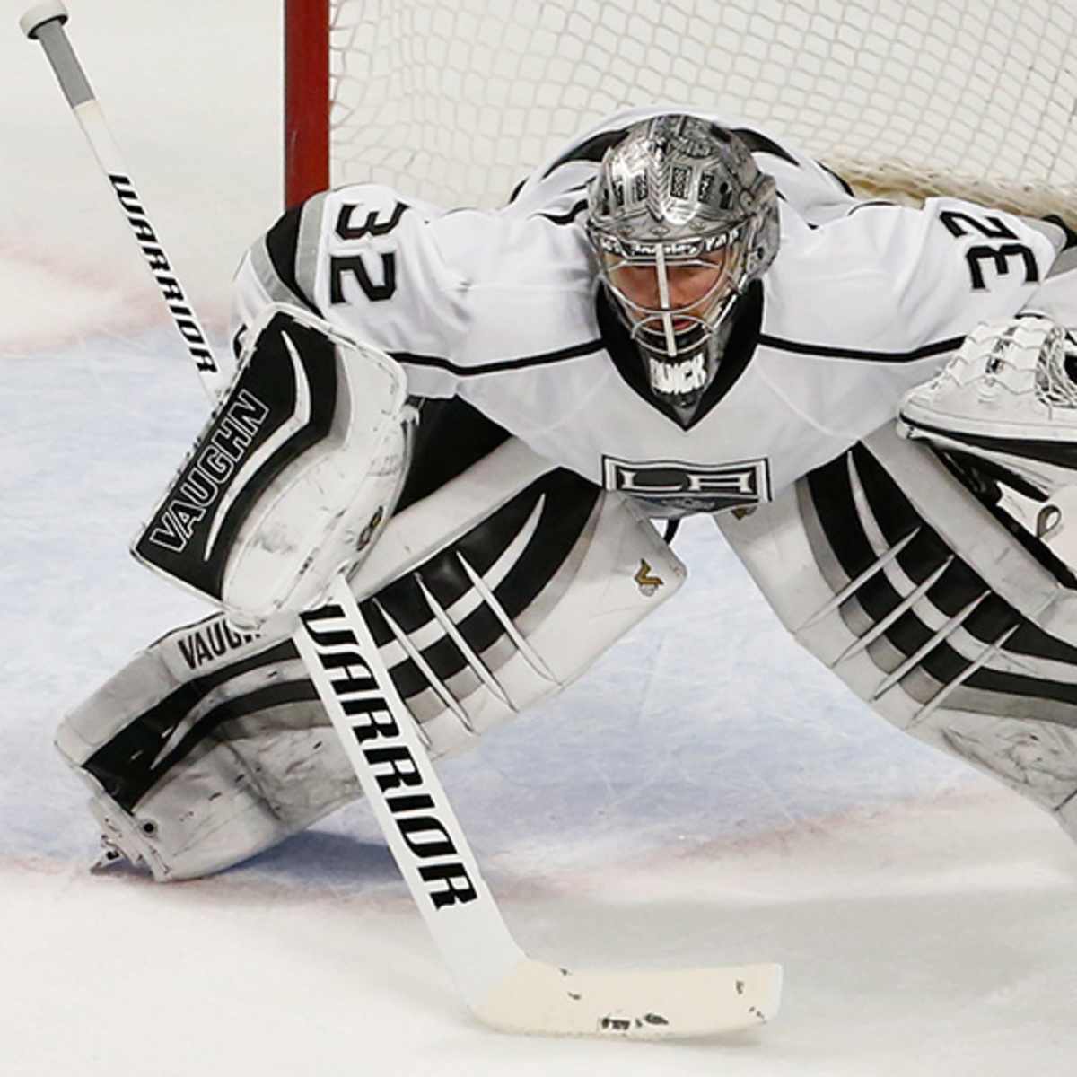 Kings' Jonathan Quick makes big pad save against Sharks - Sports Illustrated, image size:1200x1200