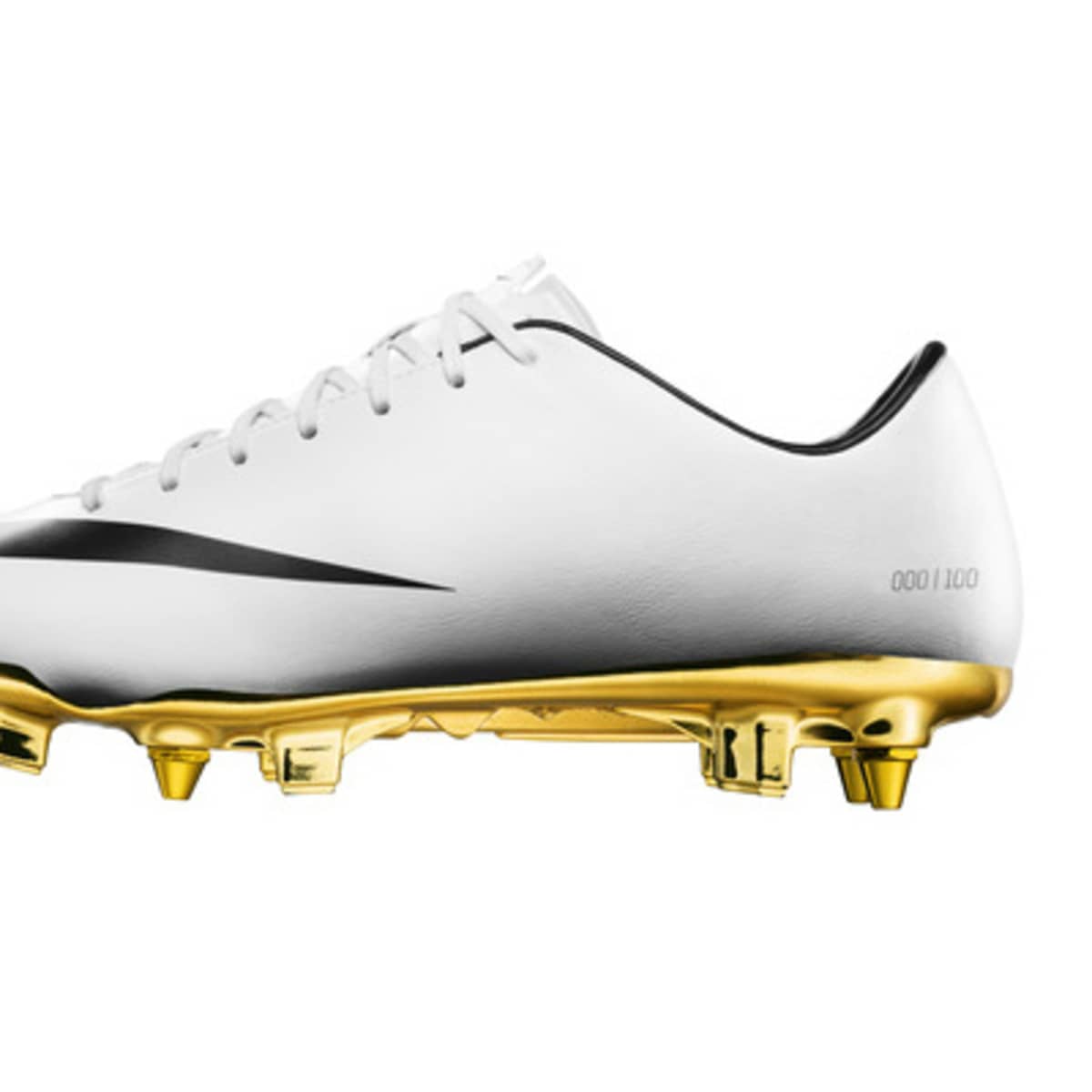 Cristiano Ronaldo Will Wear a Gold-Plated Cleat to Commemorate Historic  Season - Sports Illustrated