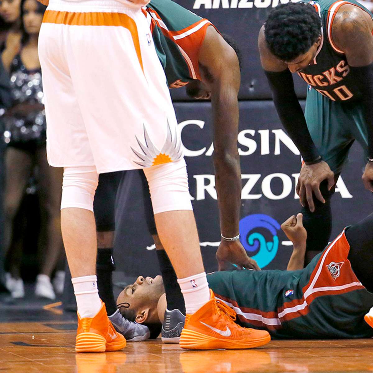 Milwaukee Bucks forward Jabari Parker out for season with torn ACL - Sports  Illustrated, image size:1200x1200