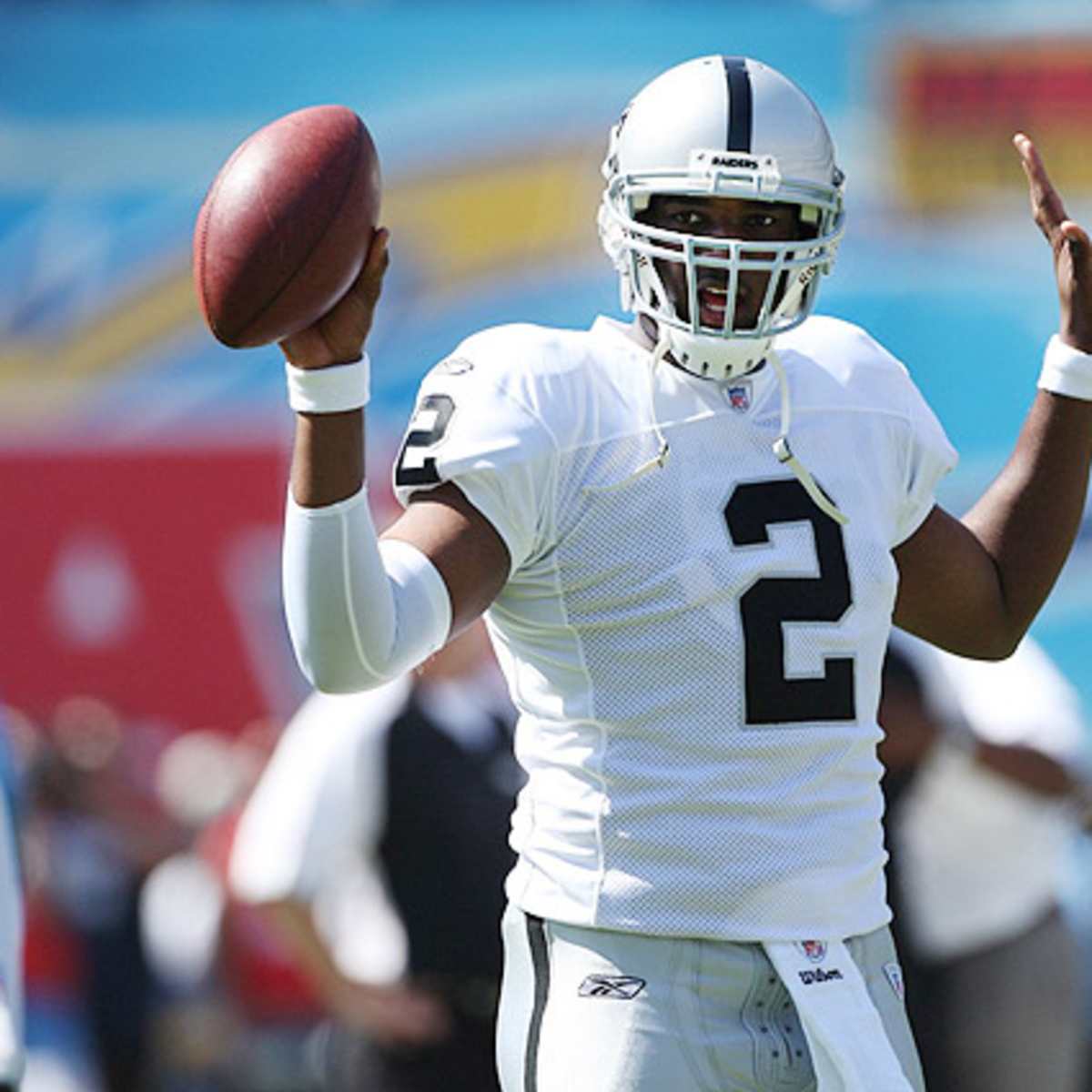 Off the Snap: JaMarcus Russell still a headache for the Oakland Raiders -  Sports Illustrated, image size:1200x1200