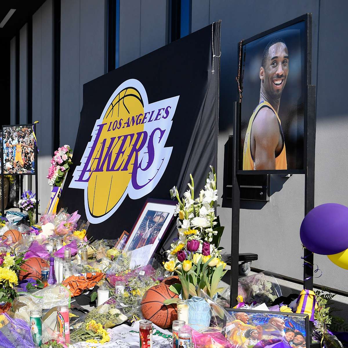 L.A. Sheriff: Eight deputies took photos of Kobe Bryant crash - Sports Illustrated