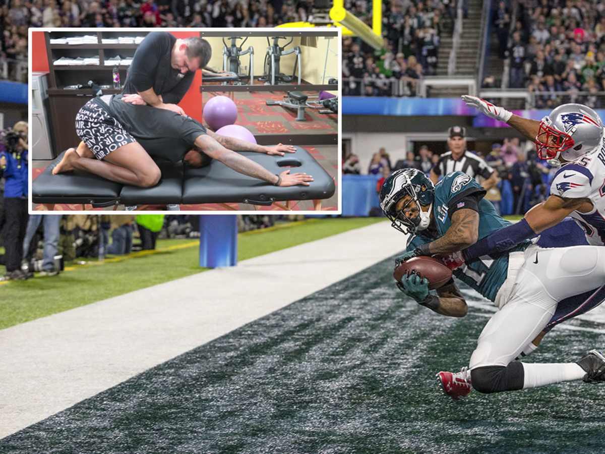 How Alshon Jeffery Played Through Torn Rotator Cuff - Sports Illustrated, image size:1200x900