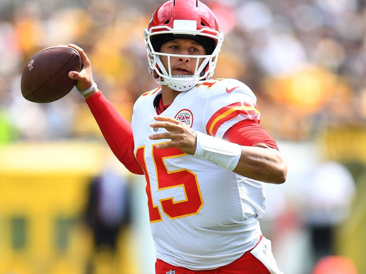 Chiefs' Patrick Mahomes throws six TDs vs. Steelers, sets record - Sports  Illustrated