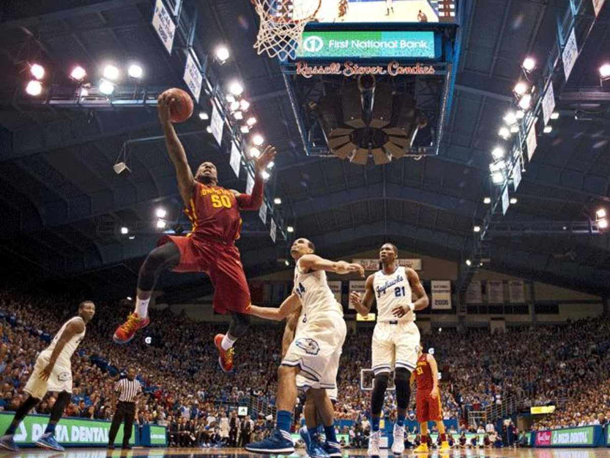 Anthony Edwards' dunk on Looney! VIDEO:  https://www.threads.com/@ballislife/post/DJguuDGOVsD, image size:1200x900